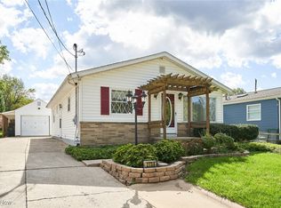 2738 Springfield Lake Dr, Akron, OH 44312