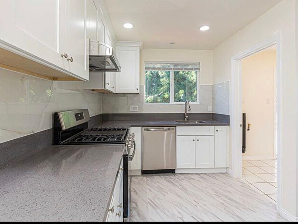 1st image of 245 S Wabash Ave #1