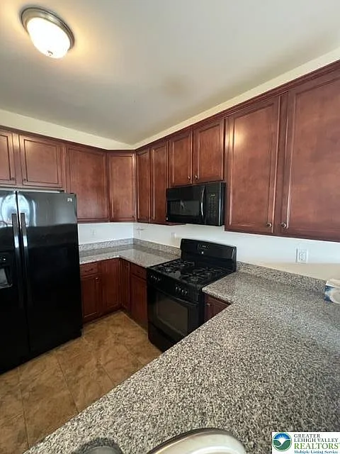 3 bed, 2.5 bath, 1670 sqft, $2,550 — Photo 3