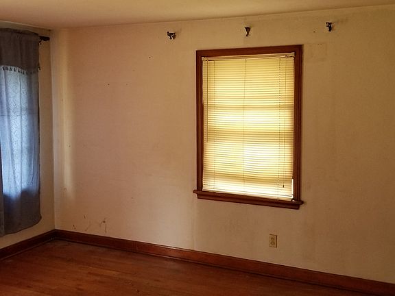 4th image of 9210 Bobb Ave