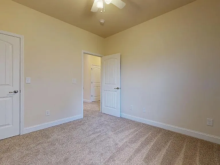 323 Huntwood Dr — Photo 15
