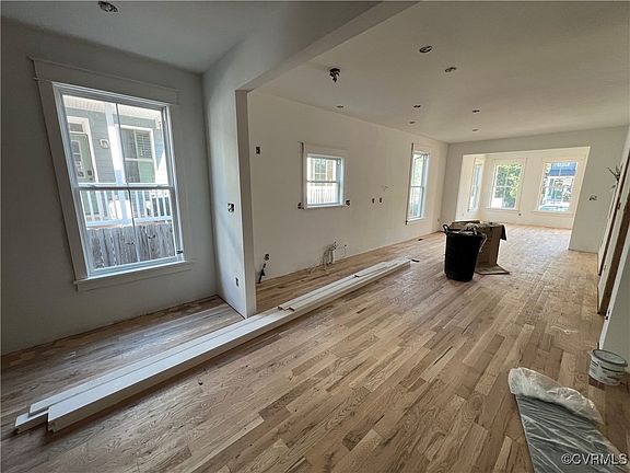 5th image of 924 N 33rd St