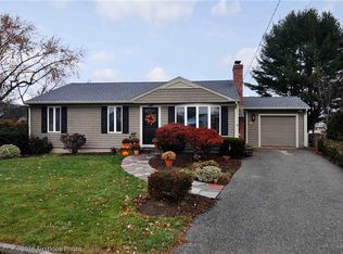 22 Ferncrest Dr, Pawtucket, RI 02861