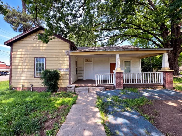 218 W Ash St, Carthage, TX 75633