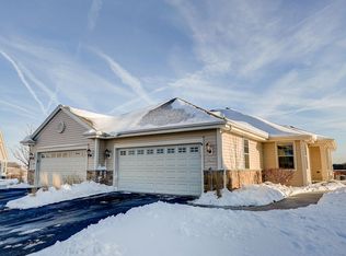 3611 Sandpiper Cir, Waukesha, WI 53189