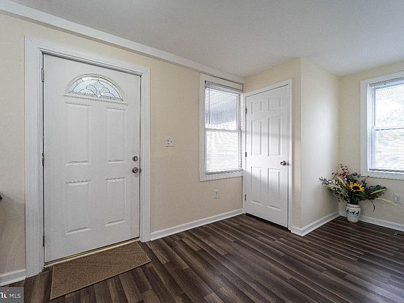 4th image of 8033 Edgewater Ave