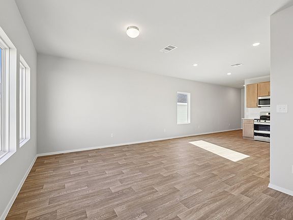 5th image of 2710 Derwent Dr
