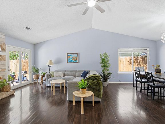 4th image of 4817 Pelham Dr