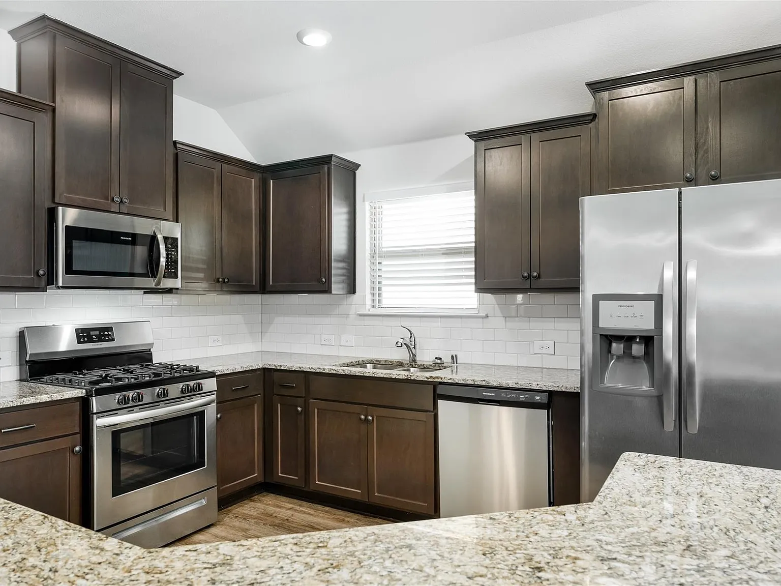 3 bed, 2069 sqft, $2,490 — Photo 2