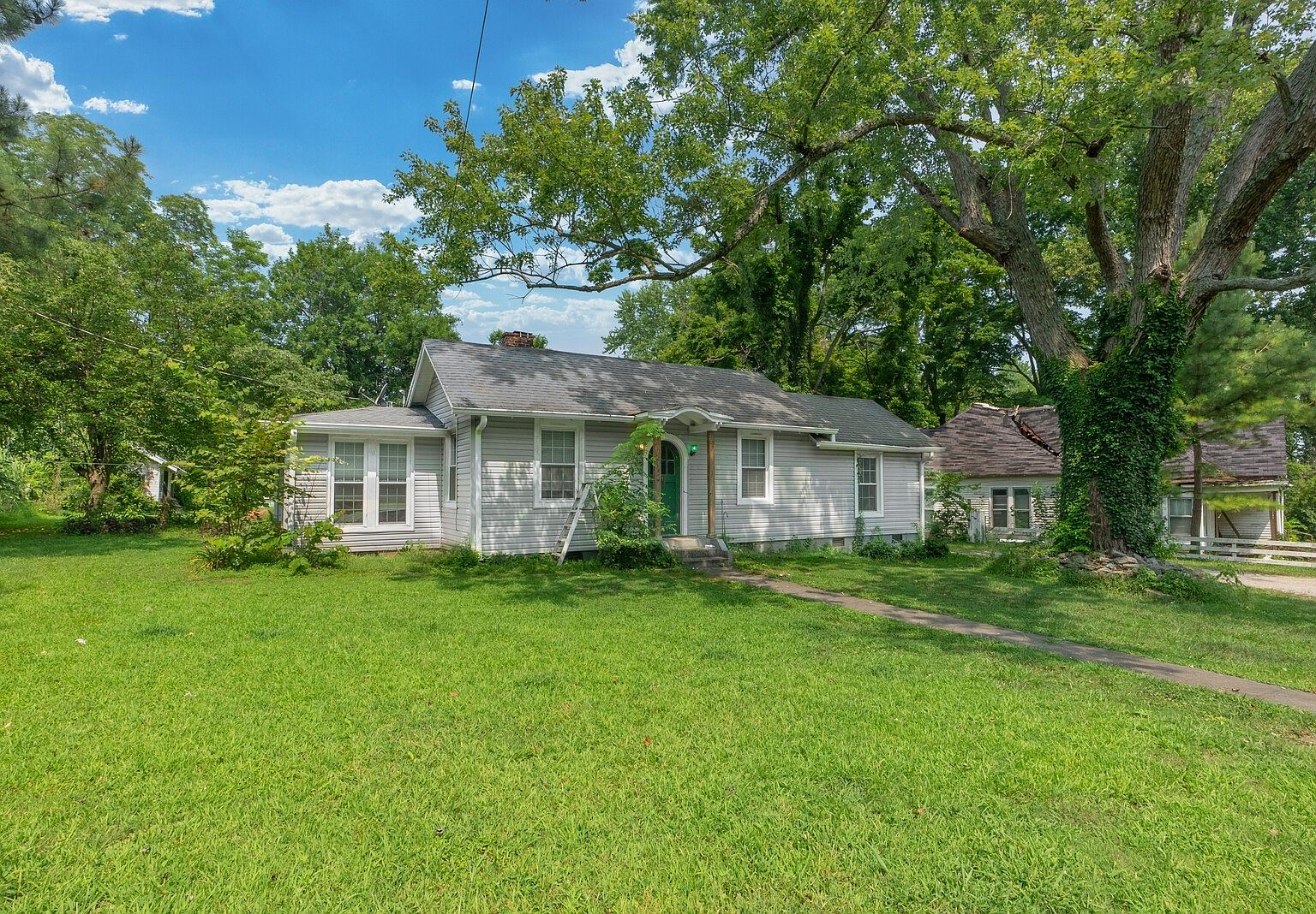 212 N Main St, Cedar Hill, TN 37032 Zillow