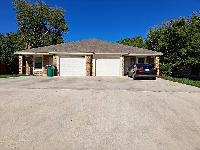209 W Robin Ln #A — Photo 1