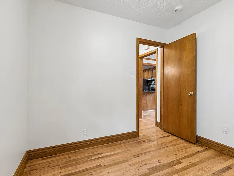 7911 Maywood St — Photo 19