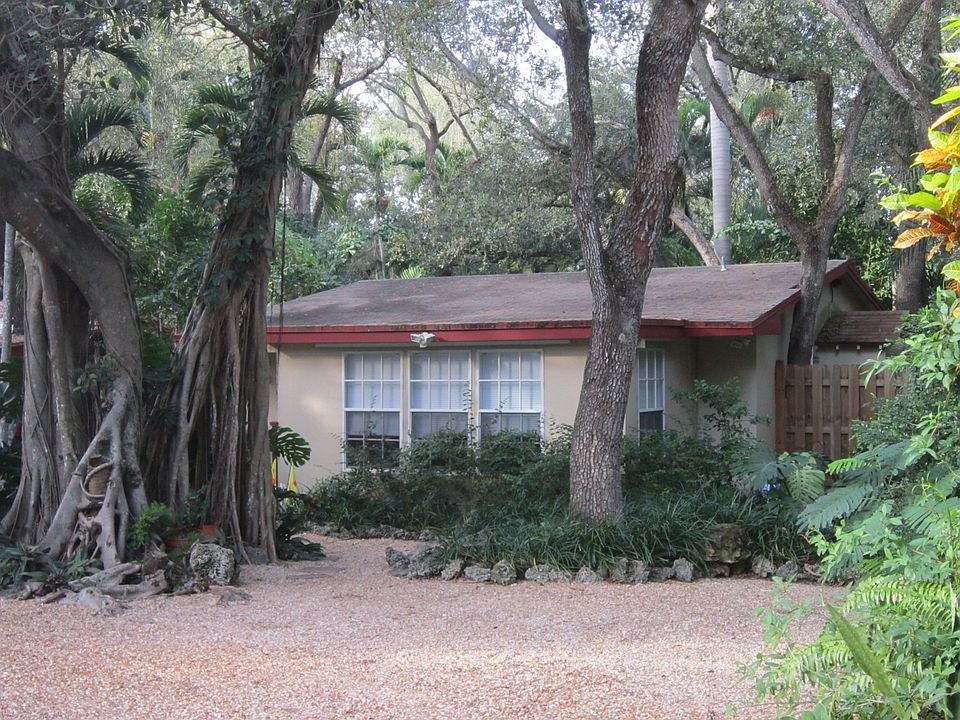 2nd image of 3613 Loquat Ave #3613
