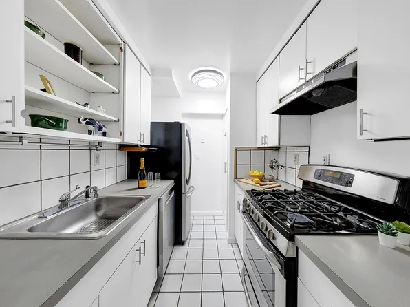 111 East 85th Street image 4 of 11