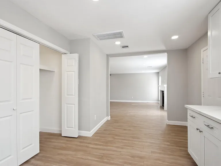 1127 Cascade Creek Dr — Photo 12