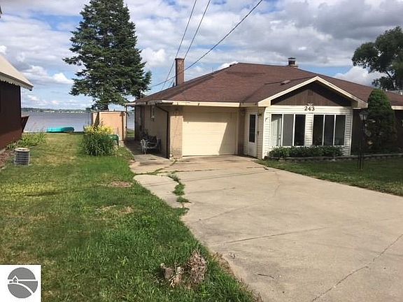 2nd image of 243 S Lake Dr