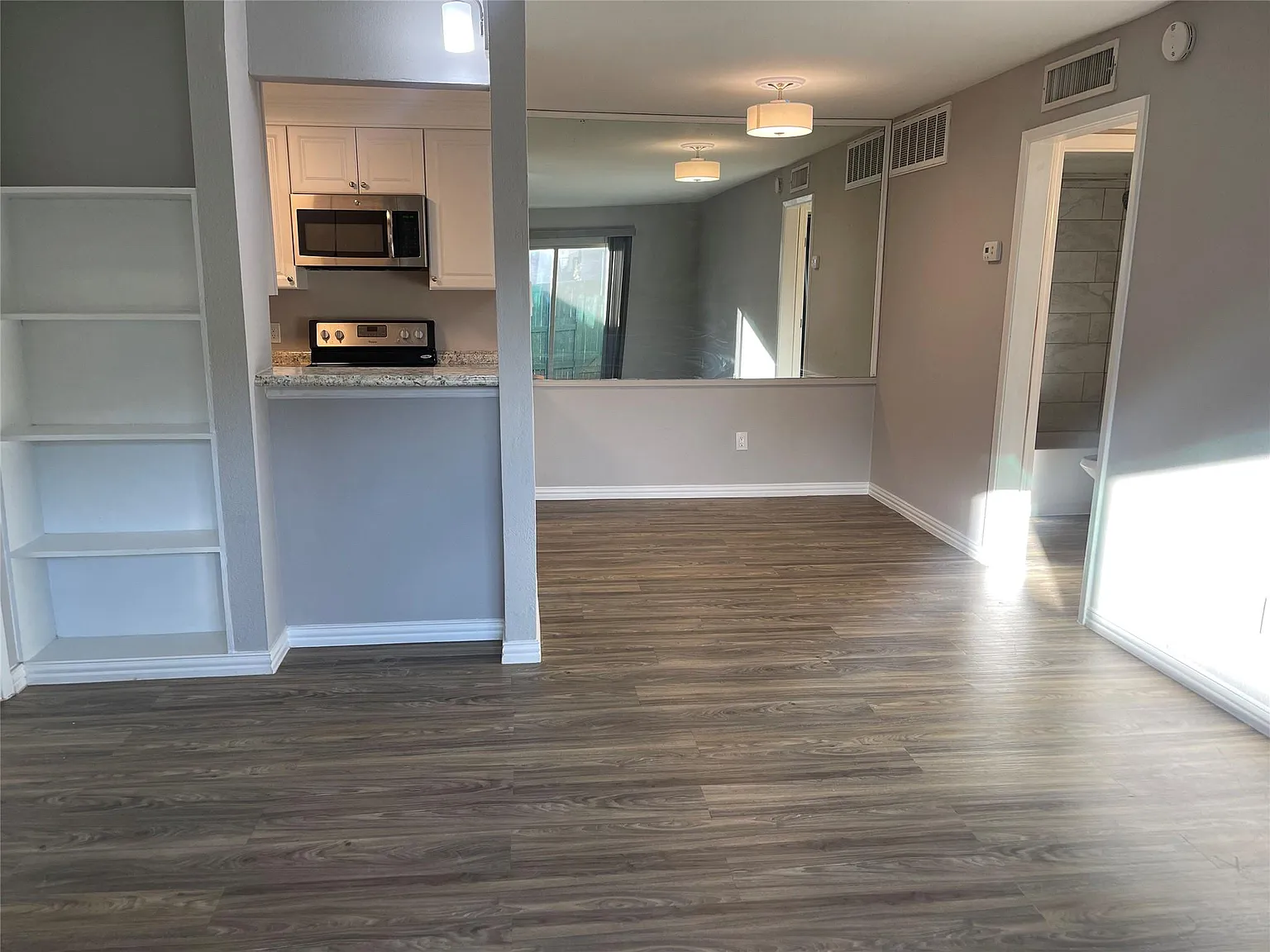 1 bed, 1.0 bath, 612 sqft, $900 — Photo 3