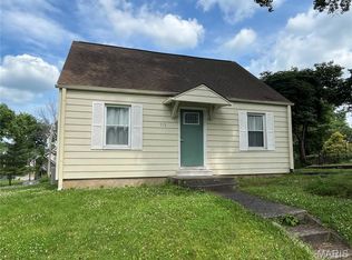 318 3rd St, Winfield, MO 63389