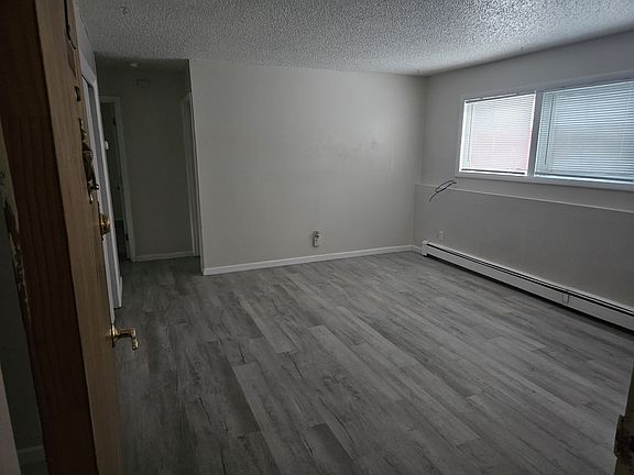 4th image of 617 Mumford St