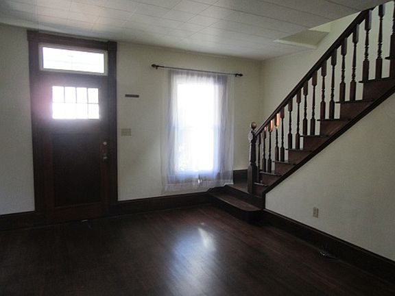 3rd image of 67 Oriskany Sq