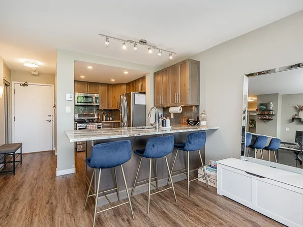 2041 Bellwood Ave #1203, Burnaby, BC V5B 4V5