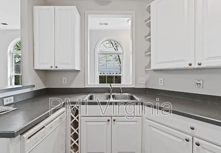 4620 Lee Ave — Photo 15