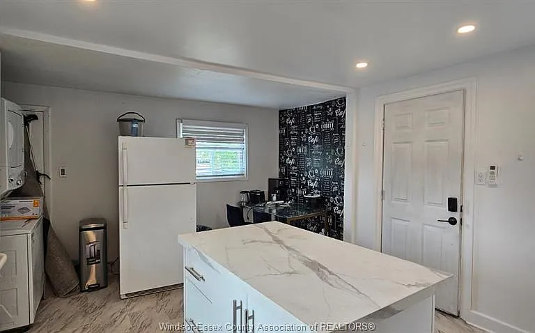 1141 Howard Ave #UPPER — Photo 10
