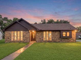 1824 Lazy Creek Ln, Pearland, TX 77581