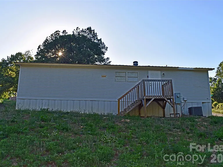 1844 Drew Dr — Photo 37