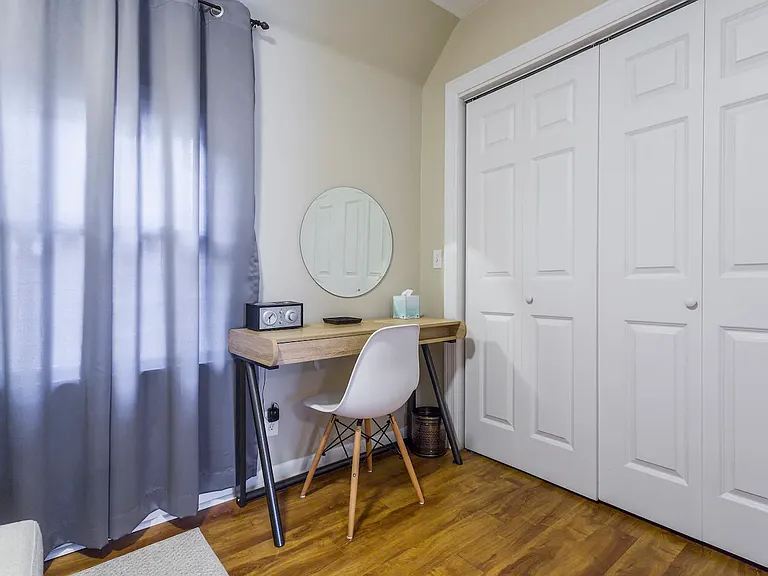Circle Ave — Photo 9