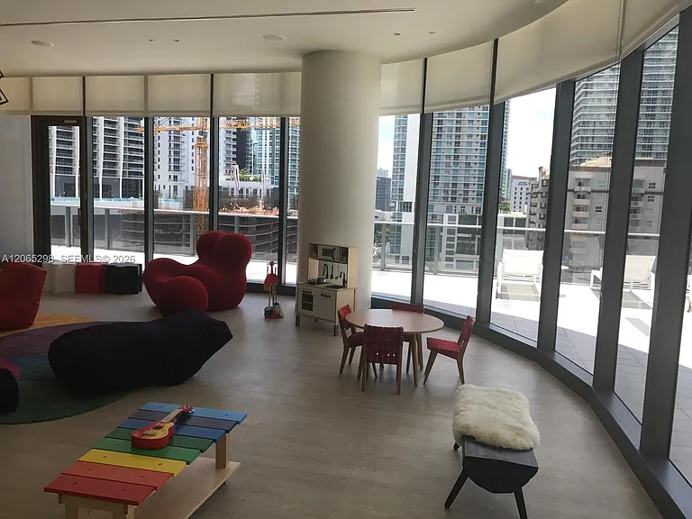 45 SW 9th St #1005 — Photo 43