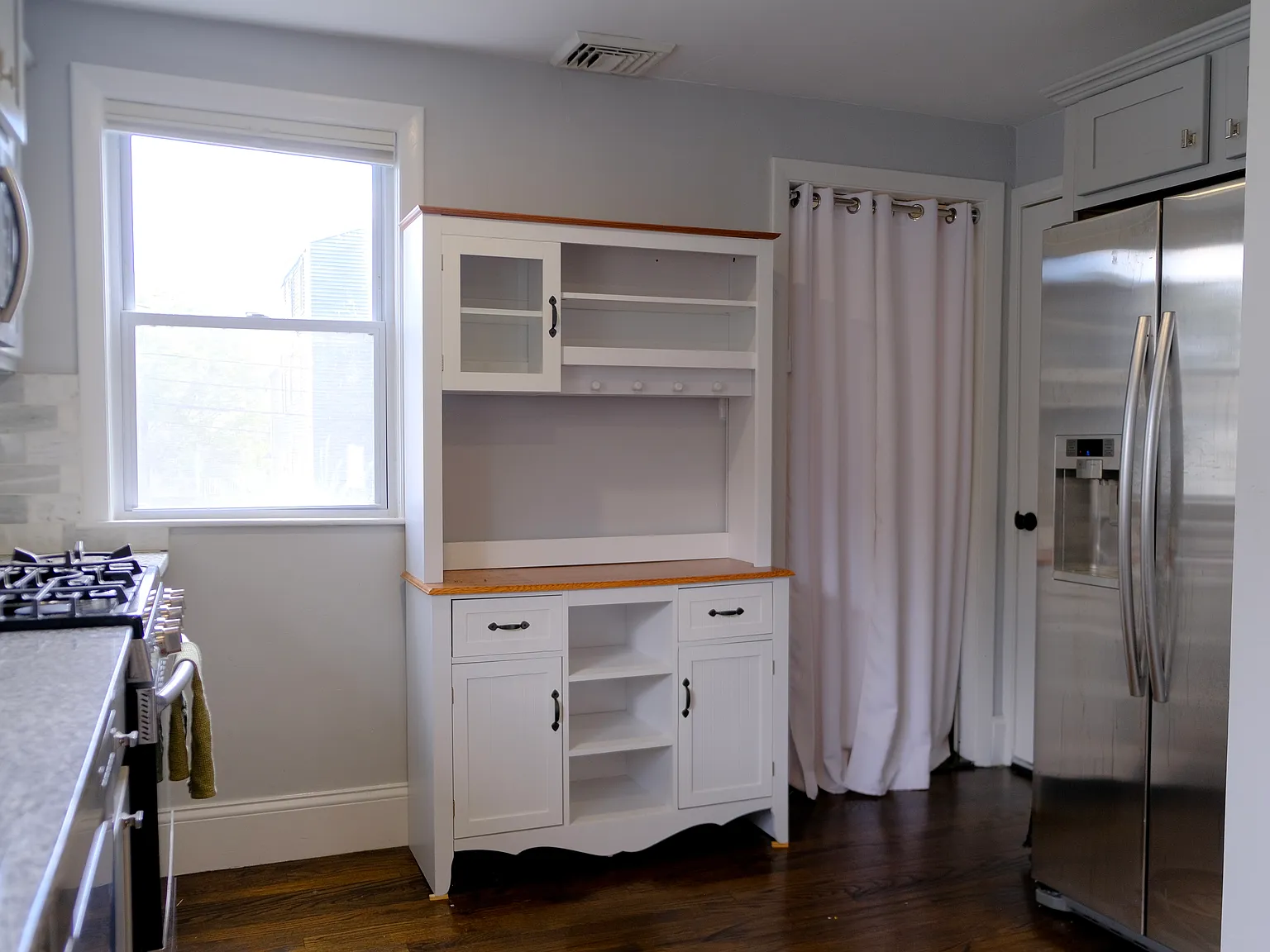 3 bed, 1400 sqft, $3,500 — Photo 3