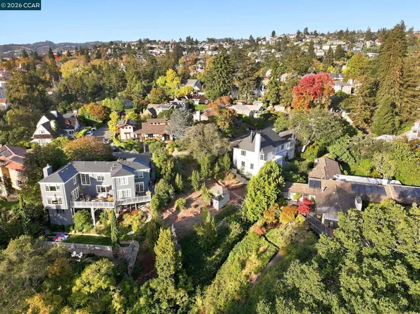 Hazel Ln, Oakland, CA 94611
