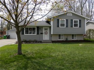 327 Crestview Dr, Munroe Falls, OH 44262