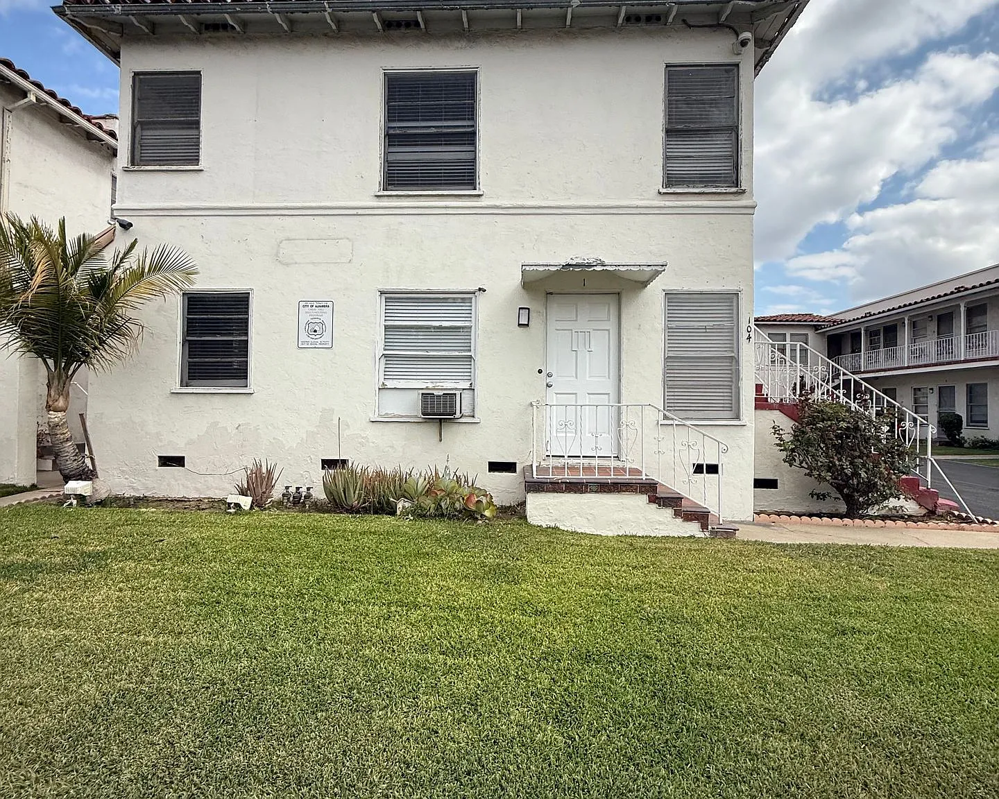 Evans Apartments — Photo 1