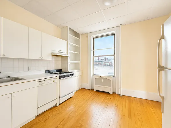 334 Hudson Street image 11 of 17