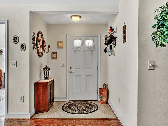 3rd image of 5412 Orchard Villas Cir