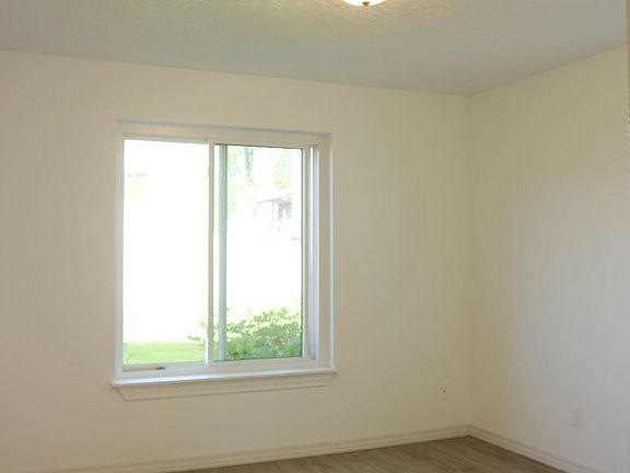 5th image of 13802 NE 64th Cir #B