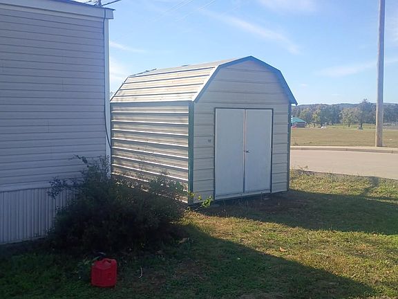 3rd image of 1329 Blossom Ln