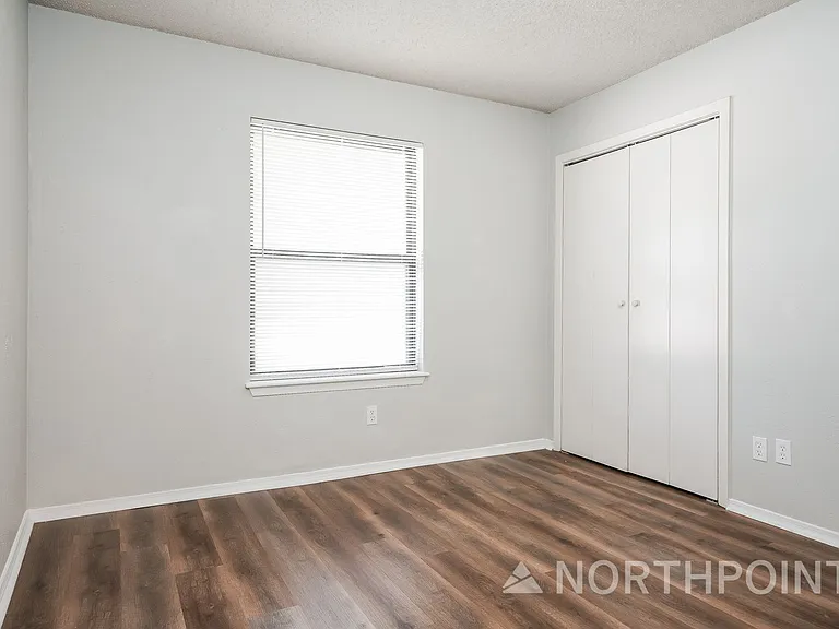 803 Lisa Ln — Photo 12