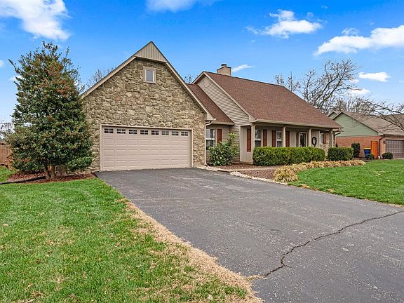 3rd image of 832 Rockwood Dr