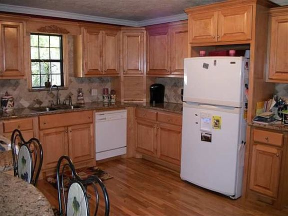 3rd image of 1503 Travis St