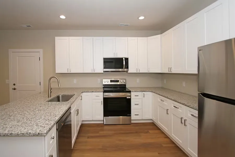 841 W Burnham — Photo 2