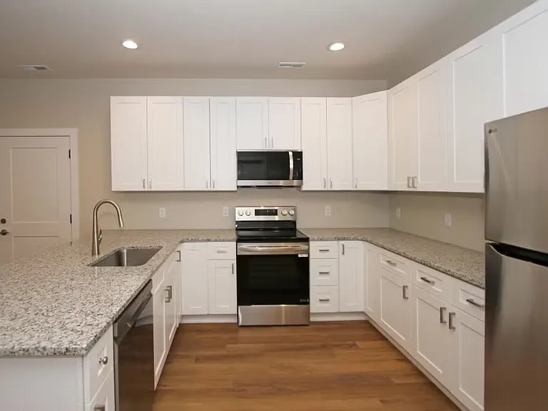 841 W Burnham St #1 — Photo 4