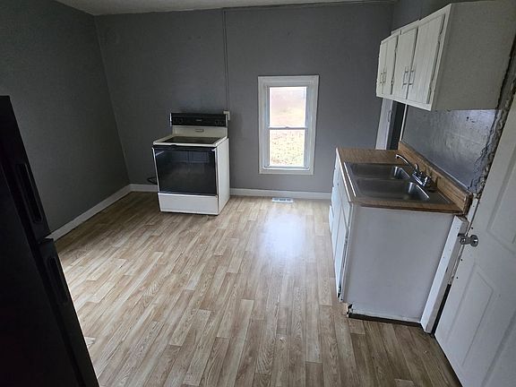 2nd image of 446 Wood St