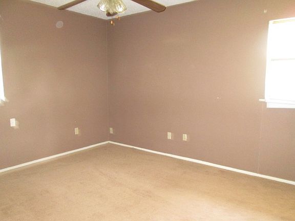 4th image of 1057 Westwood Dr