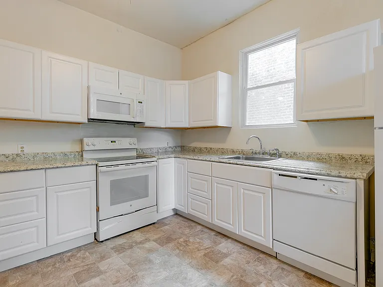 2912 Ellwood Ave. — Photo 7