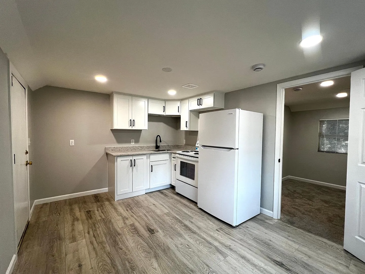 201 North 10th Street - Gateway Apartments — Photo 2