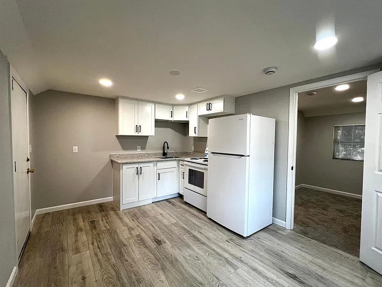 201 North 10th Street - Gateway Apartments — Photo 10
