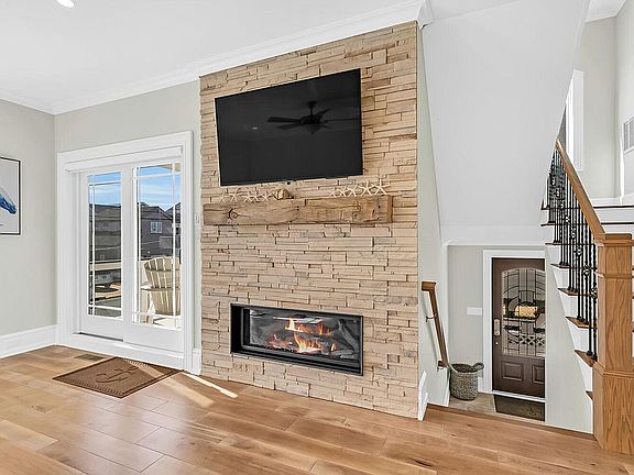 3rd image of 135 W Maryland Ave